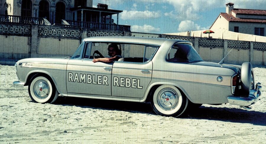 Как отважная компания AMC сделала Rambler Rebel 1957 года самым быстрым седаном Америки.