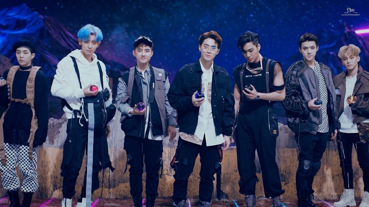 Песня в городе сухо просто. EXO Power. EXO Power фотосессия. EXO Power Кай. EXO Chanyeol Power