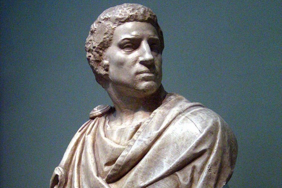 Марк Юний Брут — римский политический деятель и военачальник, известный в первую очередь как убийца Гая Юлия Цезаря. На ранних этапах своей карьеры, в 50-е годы до н. э., считался видным оратором