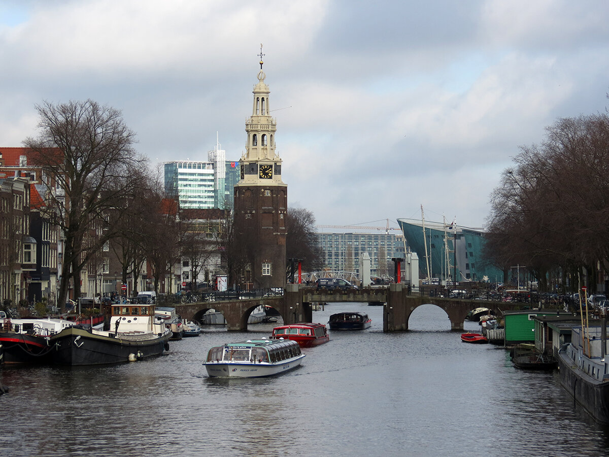 Амстердам в районе блошиного рынка. Фото автора, листайте галерею
