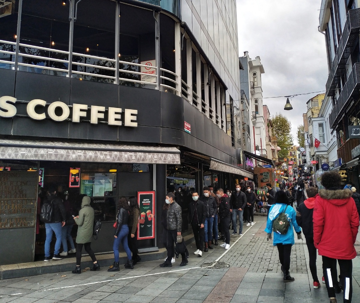 Очередь за кофе в Стамбуле