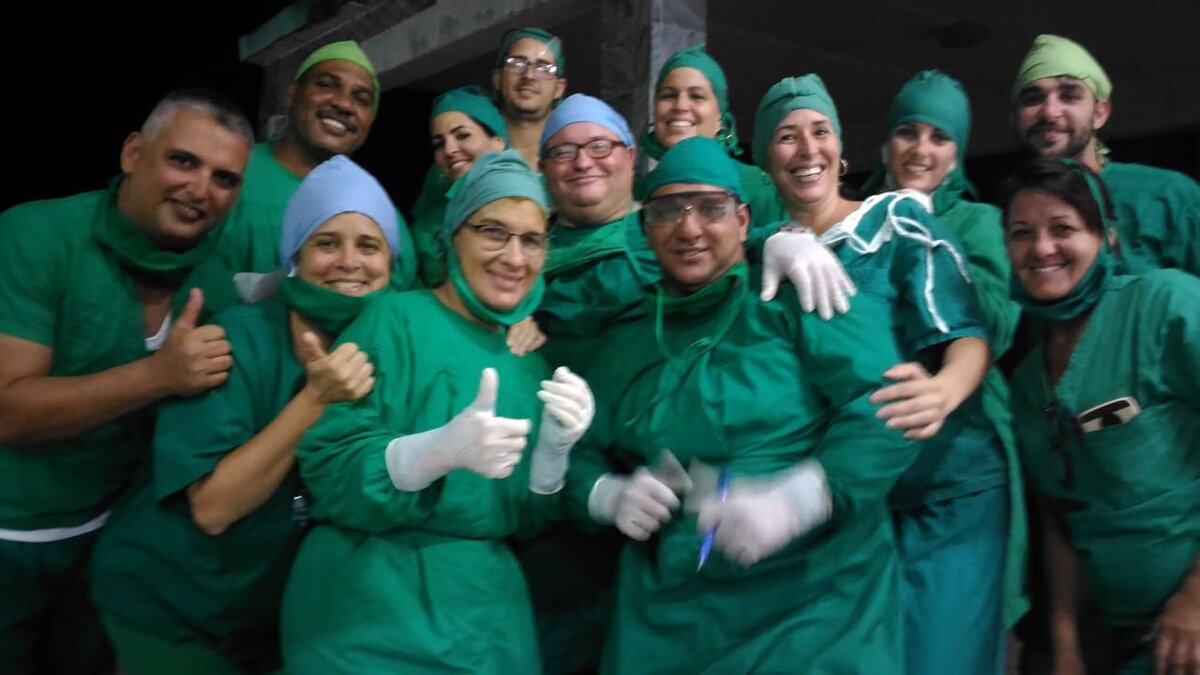 Кубинские врачей во время работы в госпитале города Матанзаса!