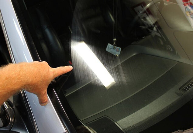 Как сделать полировку лобового стекла автомобиля?
