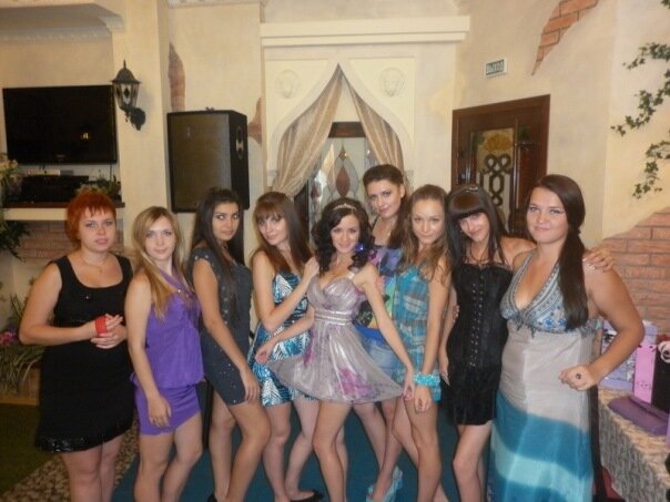 Я слева. Самая крайняя. На фоне девочек по 50 кг очень неуверенно себя чувствовала. 