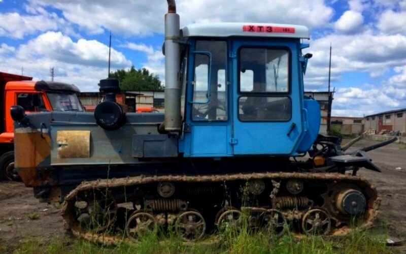 Гусеничный трактор ХТЗ-181, который продаётся за 201.000 рублей