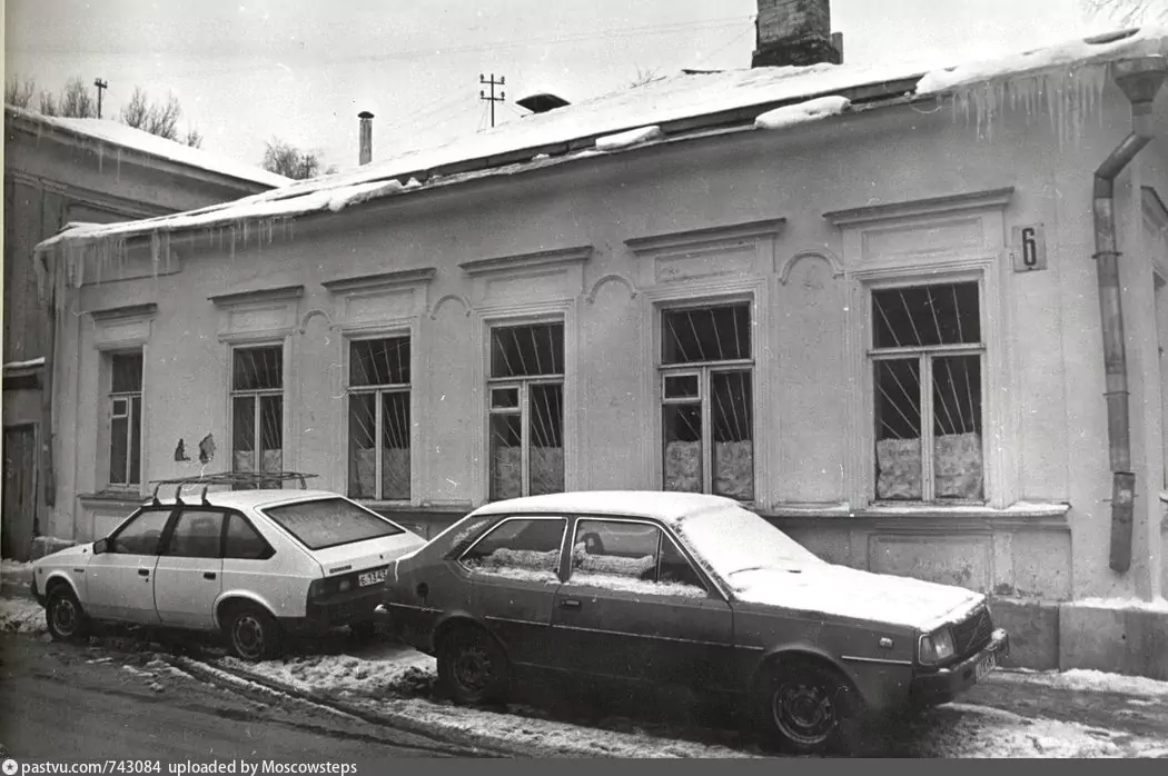 Жилой дом XIX века в 1-м Спасоналивковском переулке, 1995 г. Источник:Альбом «Историко-архитектурное обследование Замоскворечья».