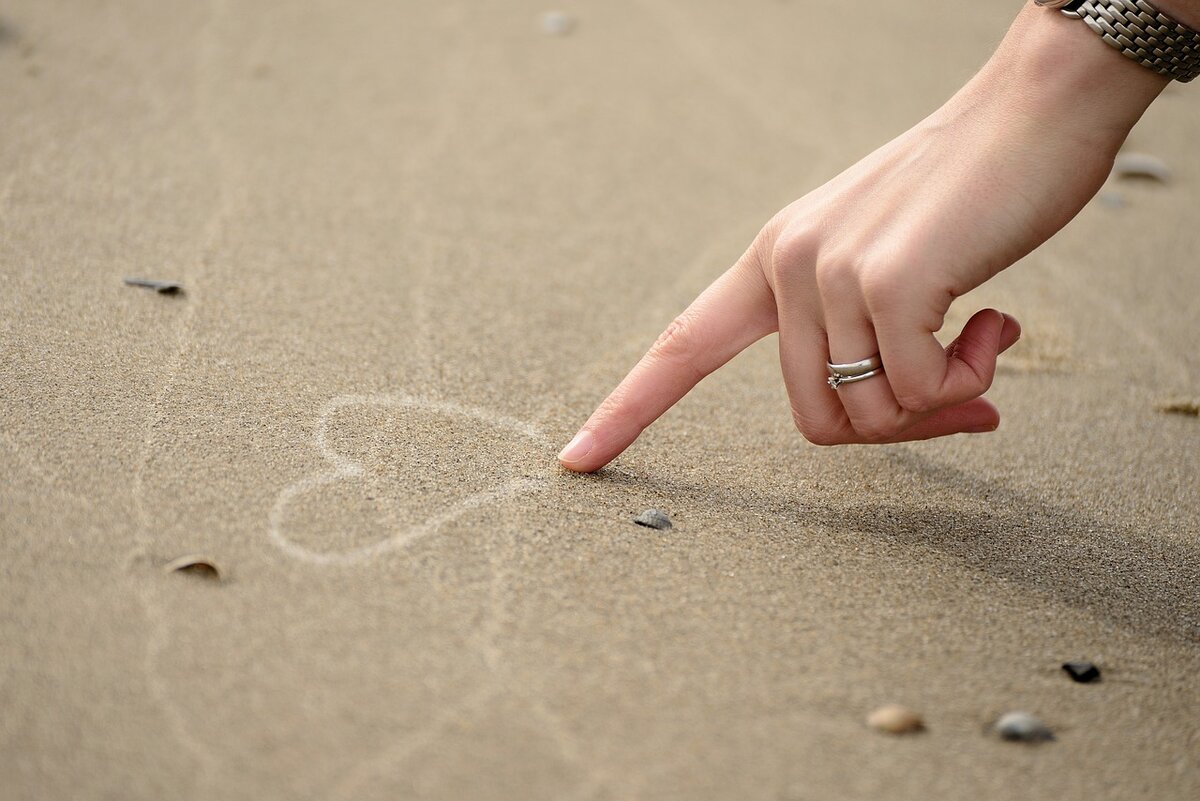 Наши желания иногда диктуют нам что мы должны чувствовать. Photo by Nathan Dumlao on Unsplash.