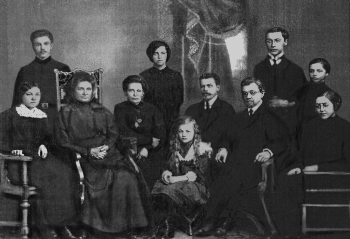 Семья  Удинцевых 1916 год