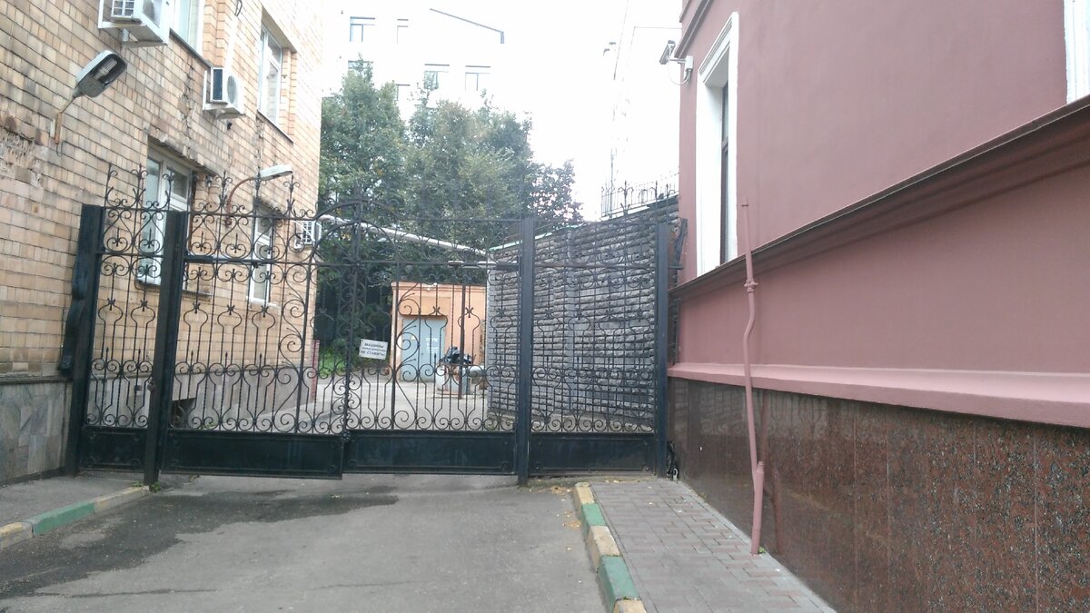 Второе фото тоже не из трудных...