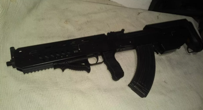 На самом деле это Сайга 7,62 на базе АК-103, но для нас сути это не меняет.