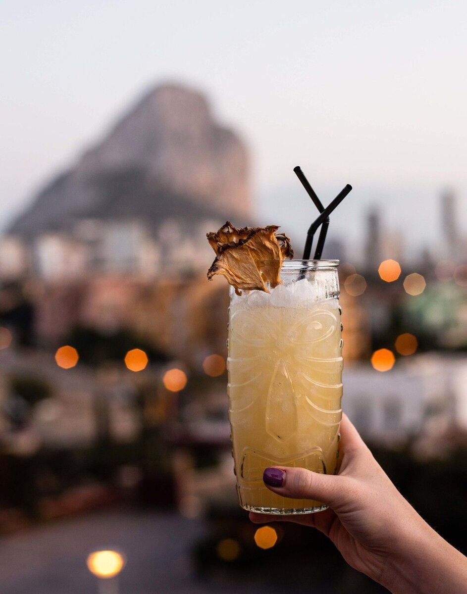 Piña colada © Alev Takil/Unsplash