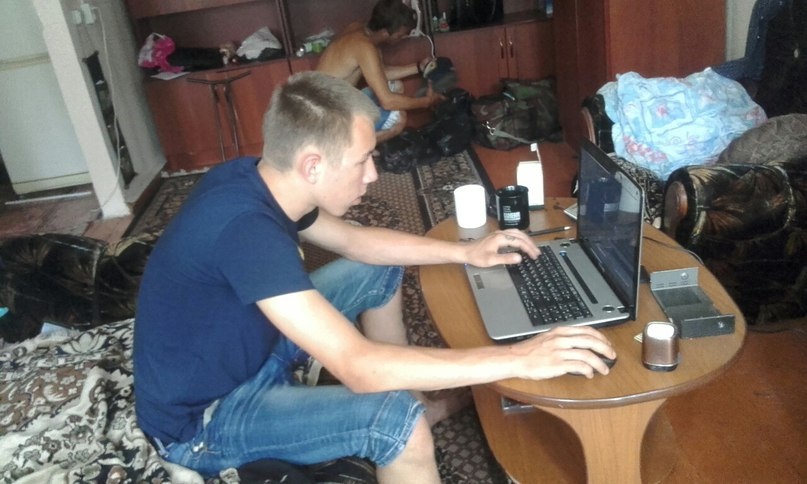 "Так, б...ть, че там, кто миня в танках уделол тока шо, епт? Сниф..."