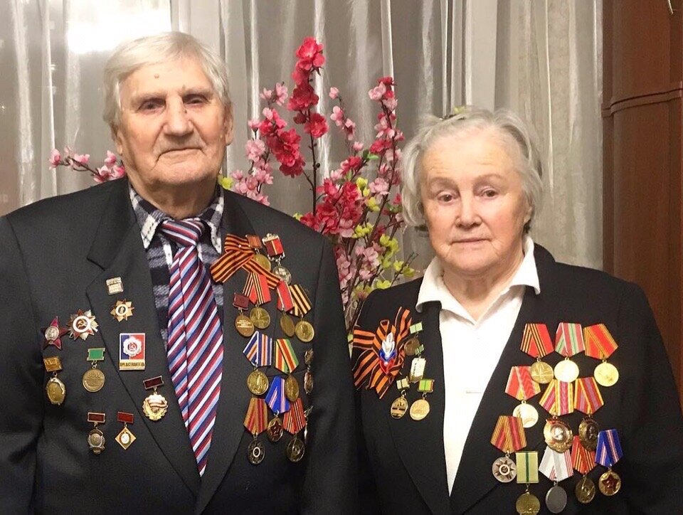 Николай Васильевич Свечкарёв, 93 года, участник ВОВ, ветеран труда.  Награждён орденом Красной Звезды, орденом Отечественной войны 2 степени. Анна Федоровна Свечкарёва, 87 лет, ветеран ВОВ, участник блокады 900 дней, ветеран труда.
