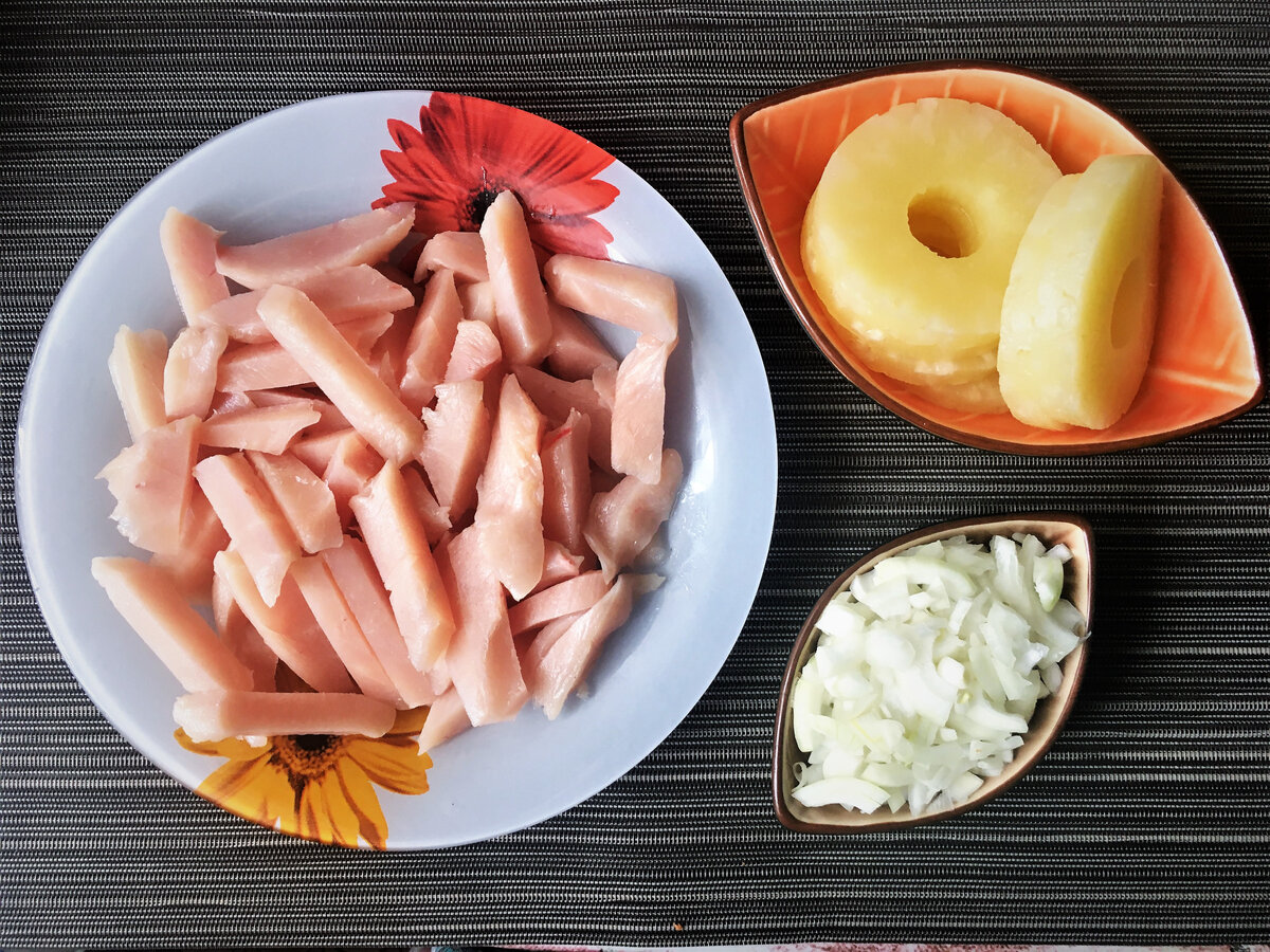 Салат с куриной грудкой, ананасами и сыром — Milkvisit