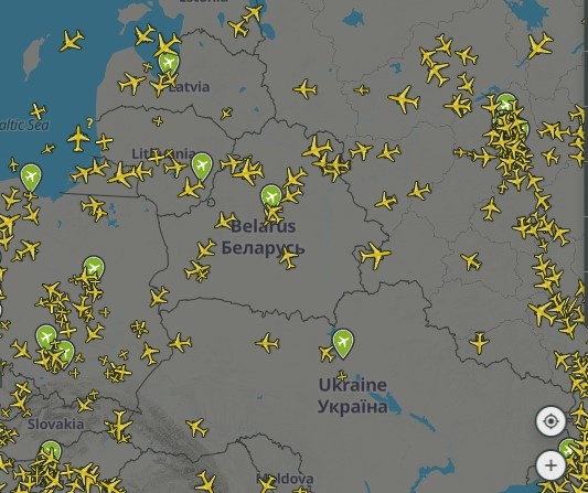 Согласно данным flightradars, белорусское воздушное пространство на сегодняшний день пересекают только судна местных и российских авиакомпаний