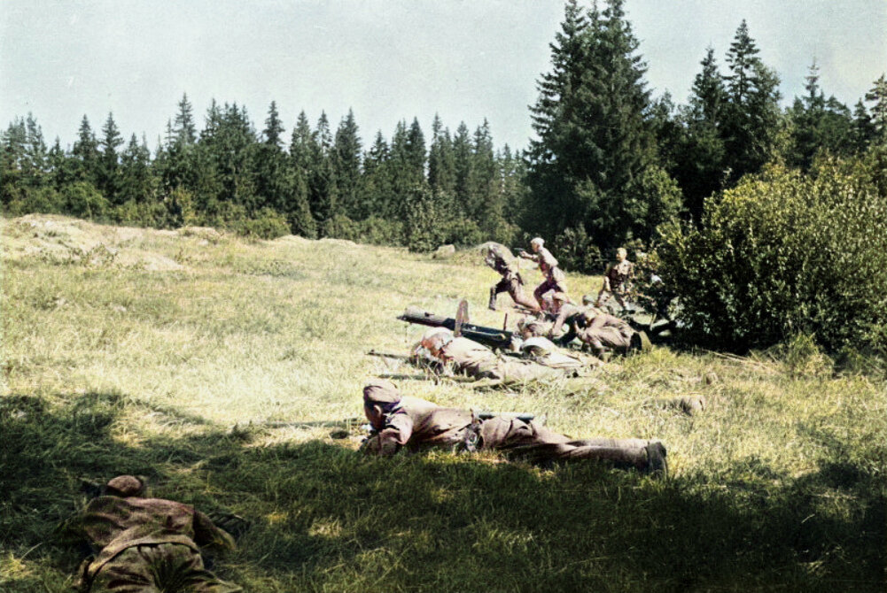 Авторское название фотоснимка — «Атака». Автор: В.А. Кондратьев.  Ленинградская область, 1943-1944. Источник: goskatalog.ru. Фотография использована в качестве иллюстрации.