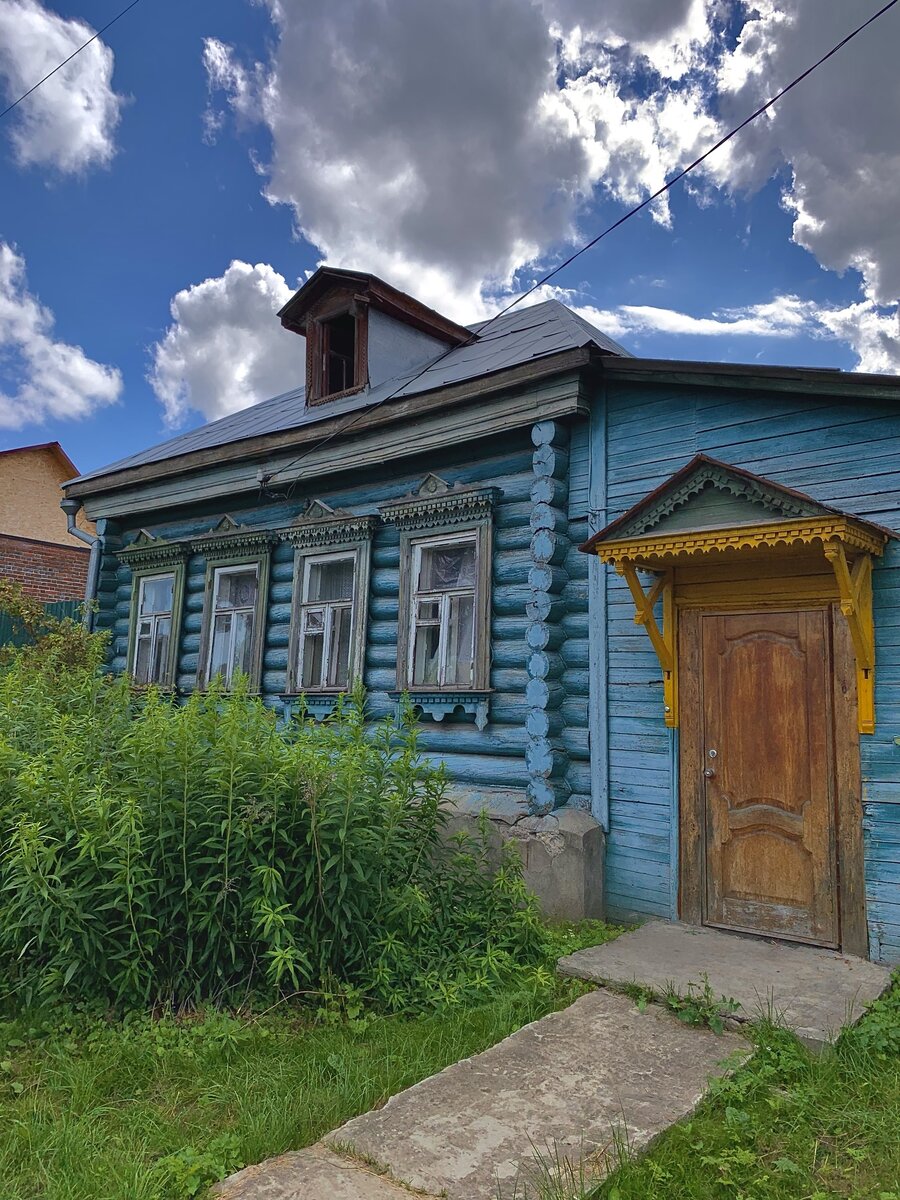 Деревянные дома с уникальной резьбой