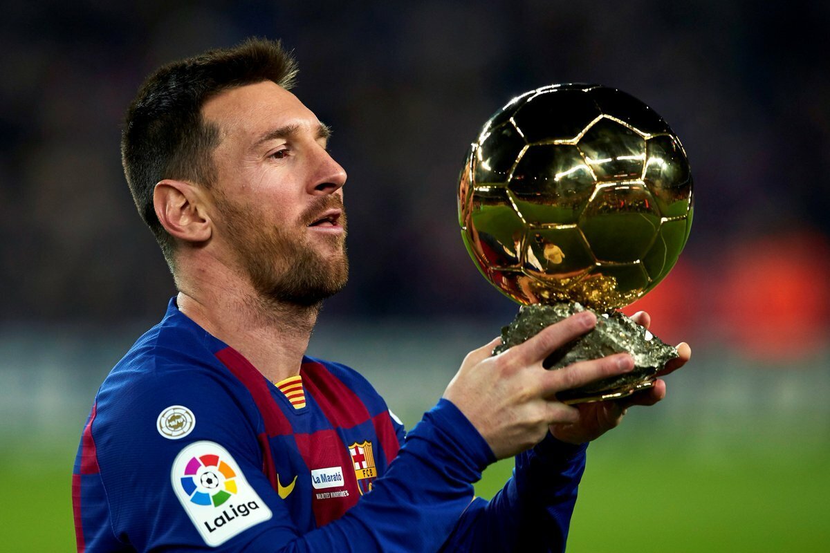 Источник: https://avtotema.mediasalt.ru/pokazyvayu_na_chem_ezdit_odna_iz_glavnyy_zvezd_futbola__lionel_messi
