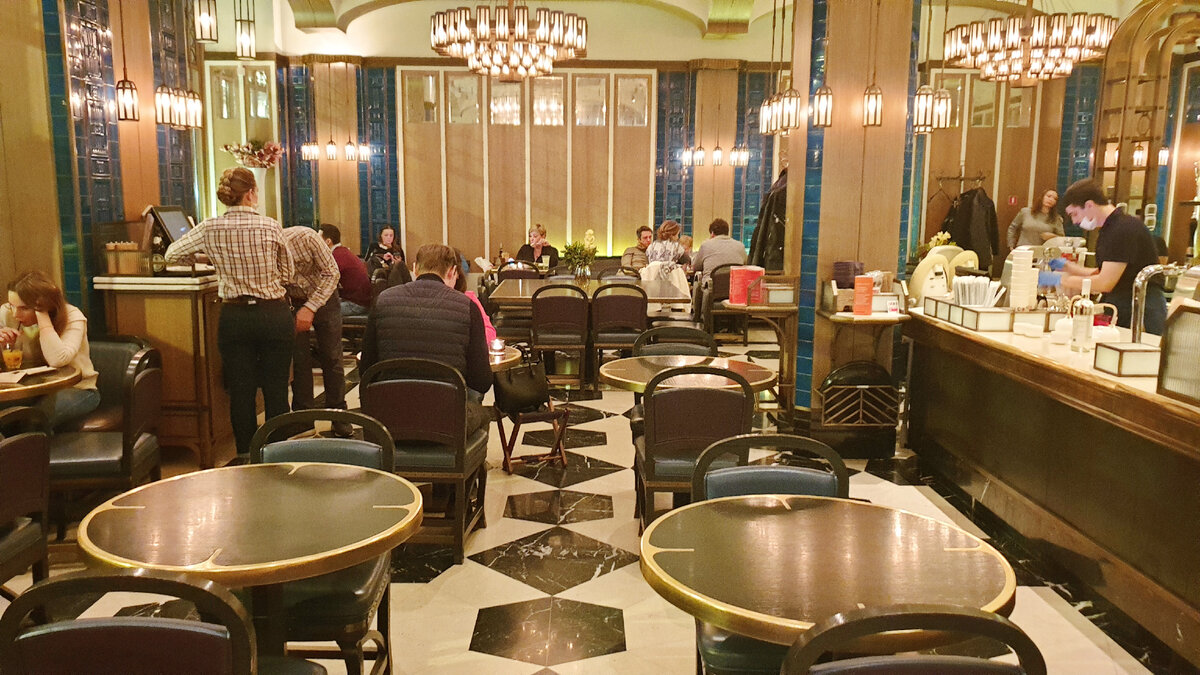 Общий вид зала налево от входа