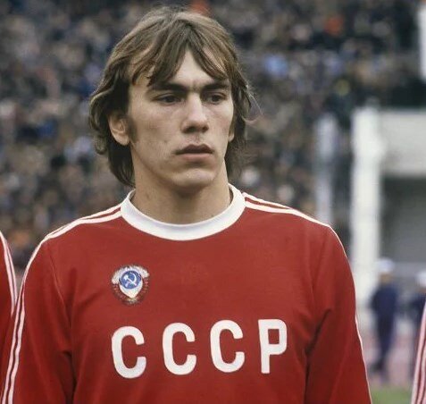 Фото: www.sovsport.ru советский и российский футболист - Вагиз Назирович Хидиятуллин в составе советской сборной