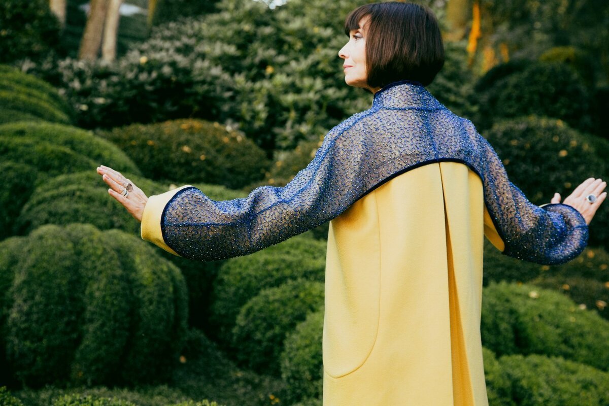 На фото: Елена Метёлкина — муза премьерной коллекции, киноактриса, звезда подиума СССР, ведущая манекенщица демонстрационного зала ГУМа.