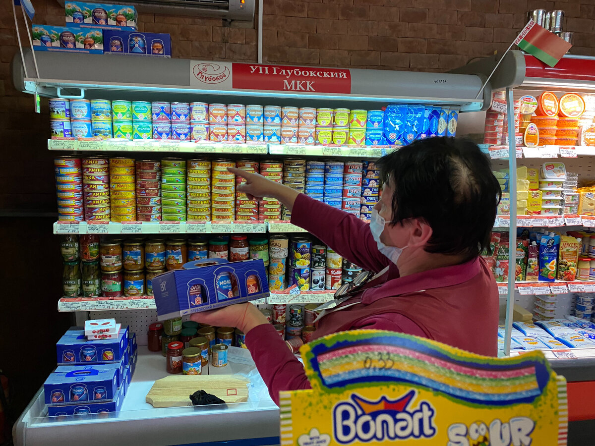По совету продавщицы взял три сгущёнки с разными вкусами в наборе.