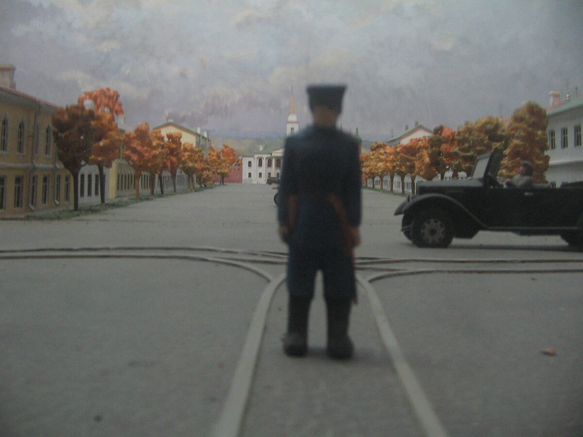 Городовой на пересечении современных Пр. Ленина и Советской, тогда ул. Киевской и Посольской