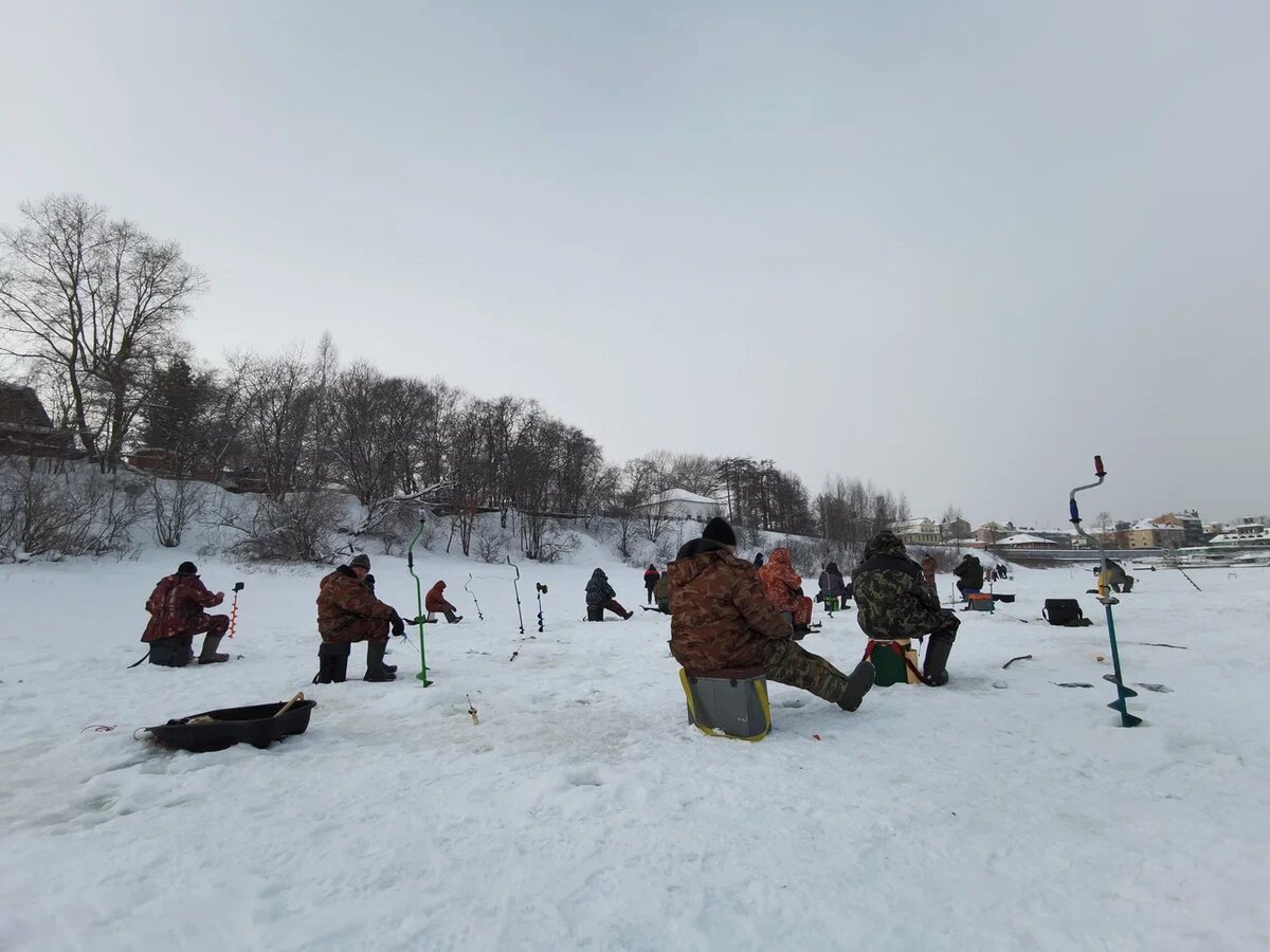"Сами есть будете?" "Нет, котам, соседям". Третий день на реке ...