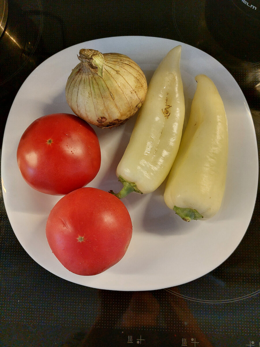 Ингредиенты яичницы с овощами