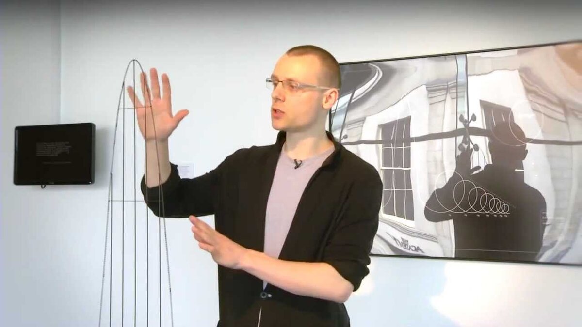 Литовский дизайнер, по молодости работавший в парке развлечений, ныне почётный специалист Лондонского Королевского колледжа искусств