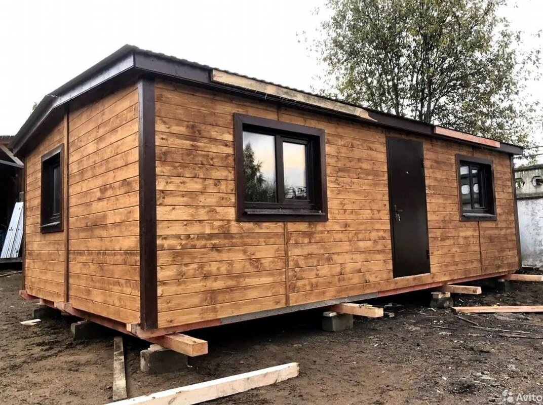 Бытовка 7 на 4. Двускатная крыша окна пластиковые, дверь железная, российского производства. Вагон - имитация бруса.обращаться по номеру 8(915)502-61-95.