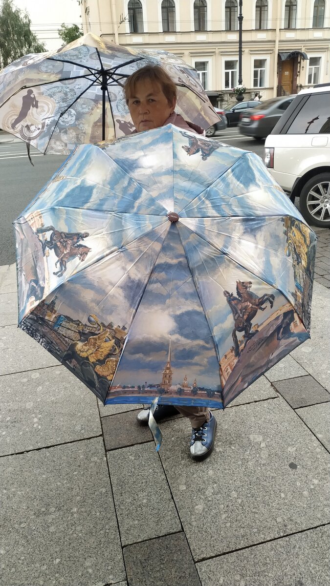 Дождь не остановил меня от похода в Дом пряжи, какое там.