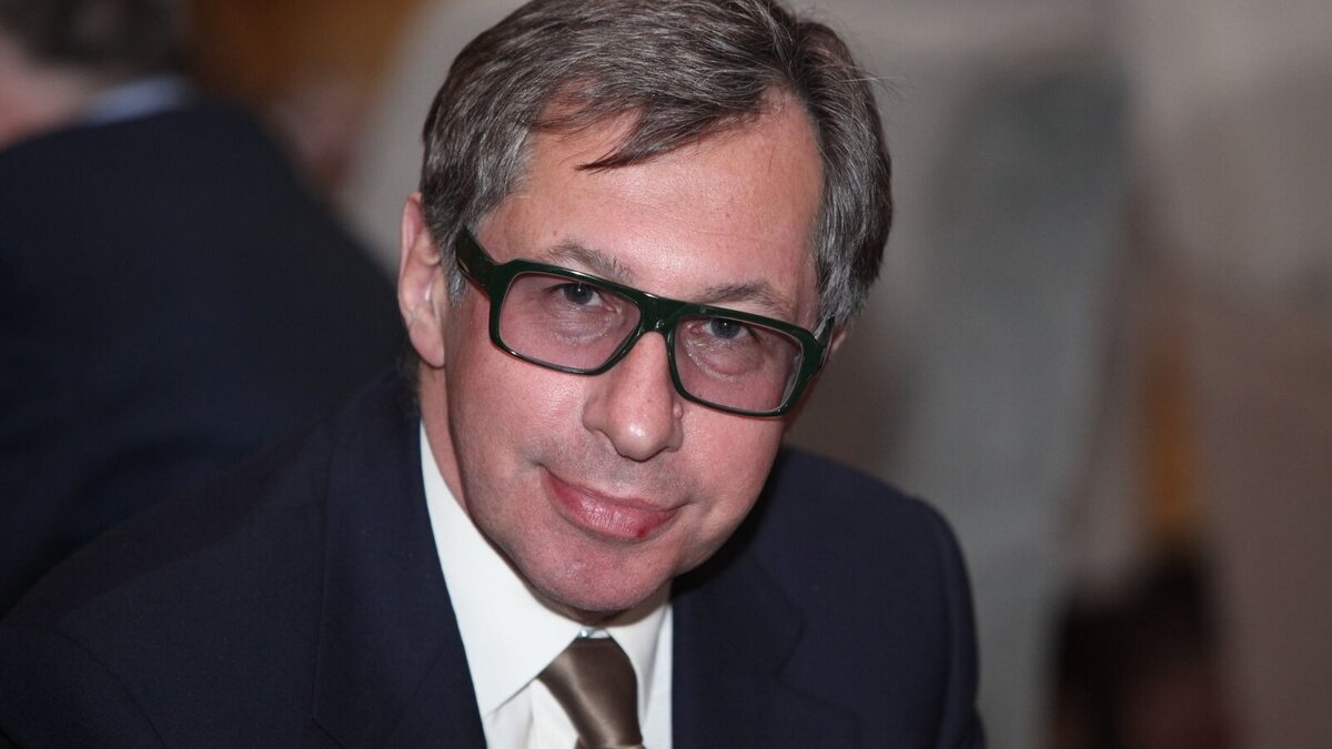     Российский миллиардер Петр Авен заявил, что больше года живет в Латвии и является налоговым резидентом этой страны. В случае, если власти лишат его гражданства, он намерен подать в суд.