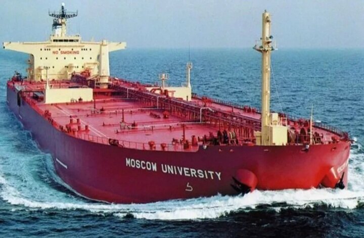 Танкер " Московский университет". 