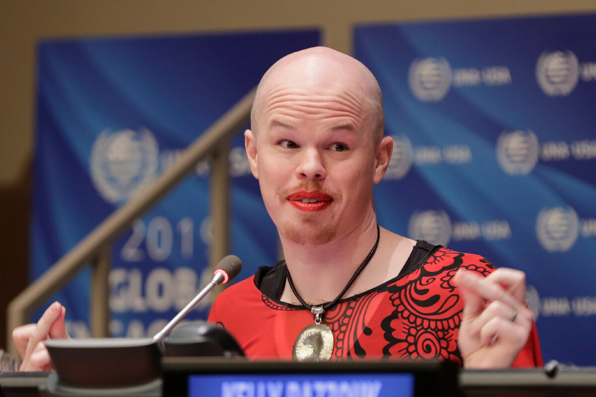 Сэмюэл Бринтон американский инженер-ядерщик и ЛГБТК-активист, занимающий должность заместителя помощника секретаря по утилизации отработавшего топлива и отходов в Управлении ядерной энергетики