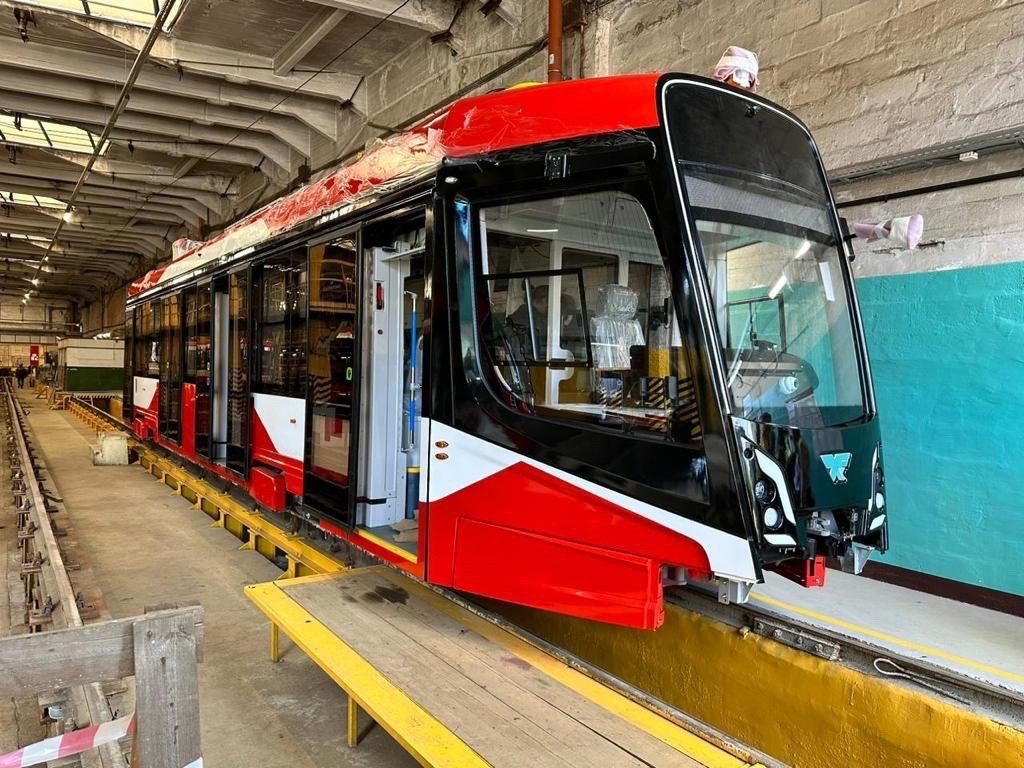 Первый вагон модели 71-628-02 в Петербурге, фото АО "УКВЗ"