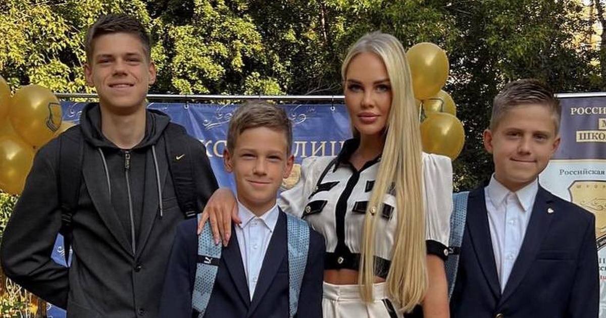 Мария Погребняк с детьми