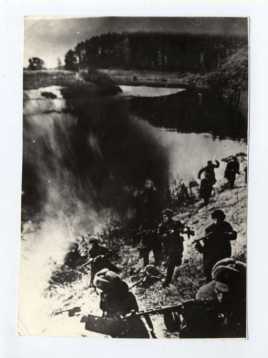 Контратака десантников Старчака через Угру 5-9 октября 1941 г. Из фондов музея-заповедника "Александровская слобода".