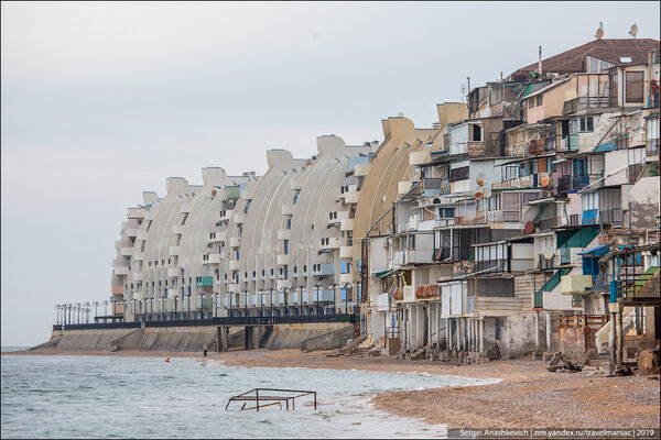 Блеск и нищета по-крымски: жилье для туристов на море