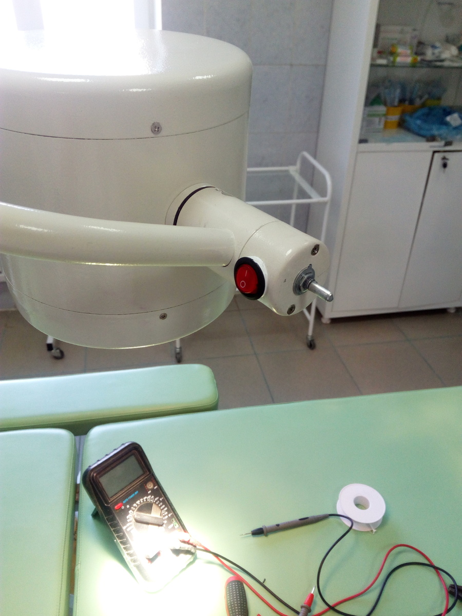 Тут применена доработка, установлен новый регулятор и кнопка включения, потому как в нашем далёком селе, нет в магазинах нужной детальки :)