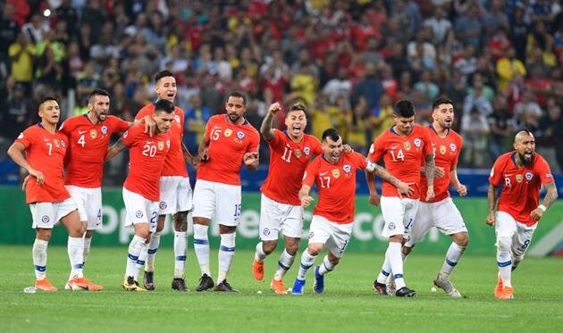 Сборная Чили выходит в полуфинал благодаря промаху защитника колумбийцев Тесильо