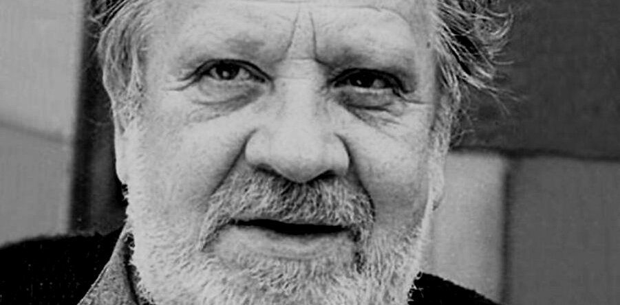Николай Димитров Бинев е български театрален- и киноактьор, роден през 1934 г. в град Сливен.