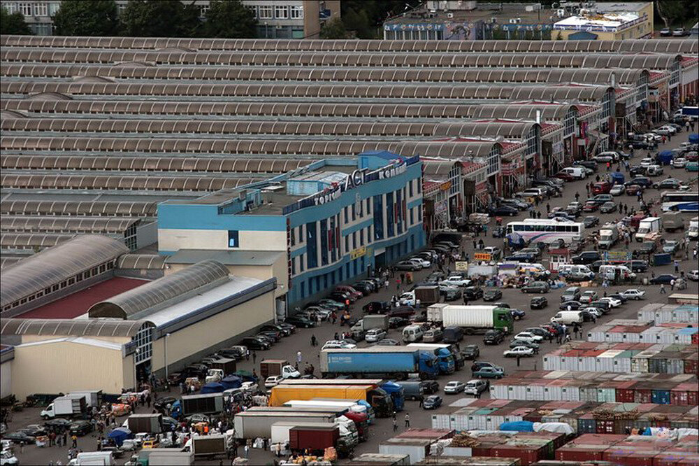 Большой рынок в москве