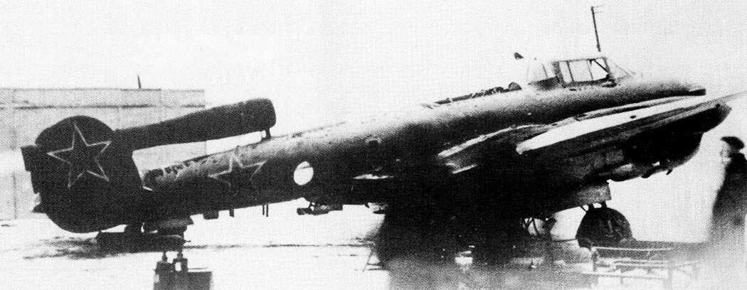 Фото: Пе-2РД с ракетным двигателем ВРД-430.