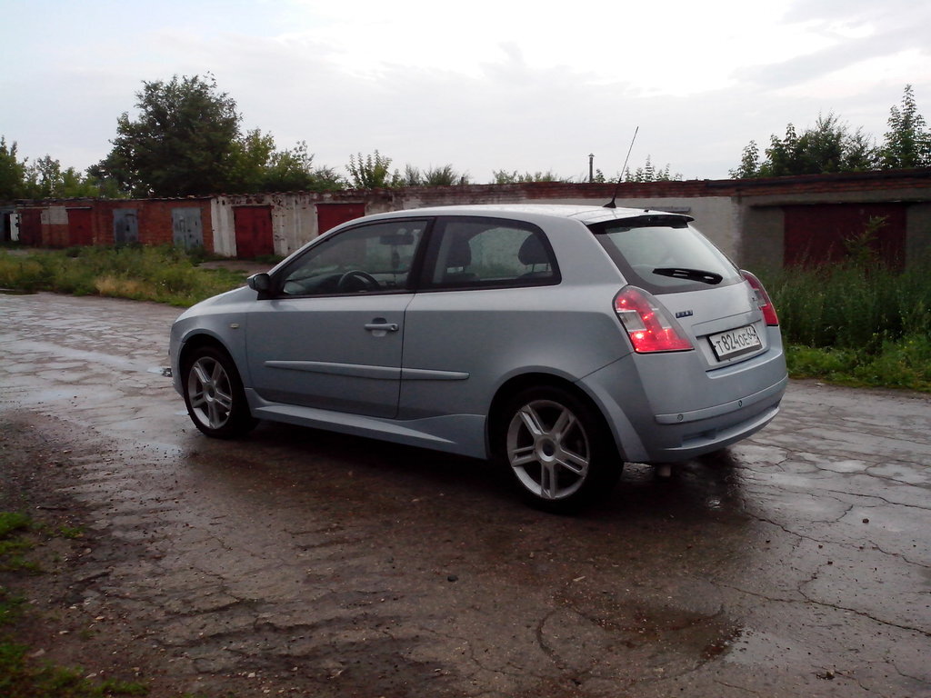 Фиат Стило. Листайте вправо. Фото: https://www.drom.ru/reviews/fiat/stilo/89335/