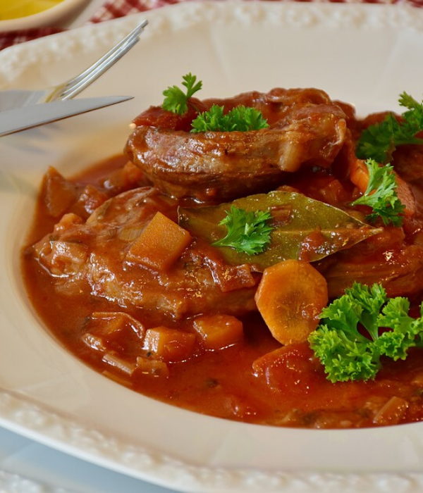https://cdn.pixabay.com/photo/2017/07/24/17/54/osso-buco-2535556_960_720.jpg