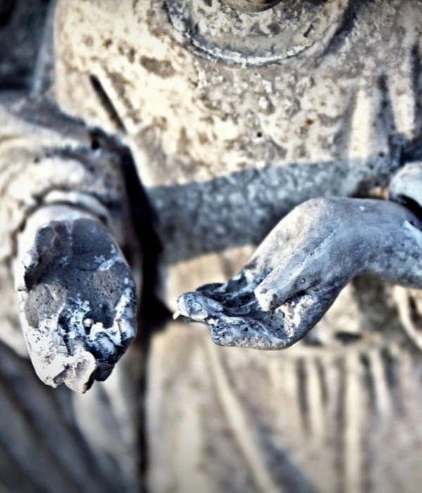 https://cdn.pixabay.com/photo/2015/03/18/19/00/sculpture-679810_960_720.jpg