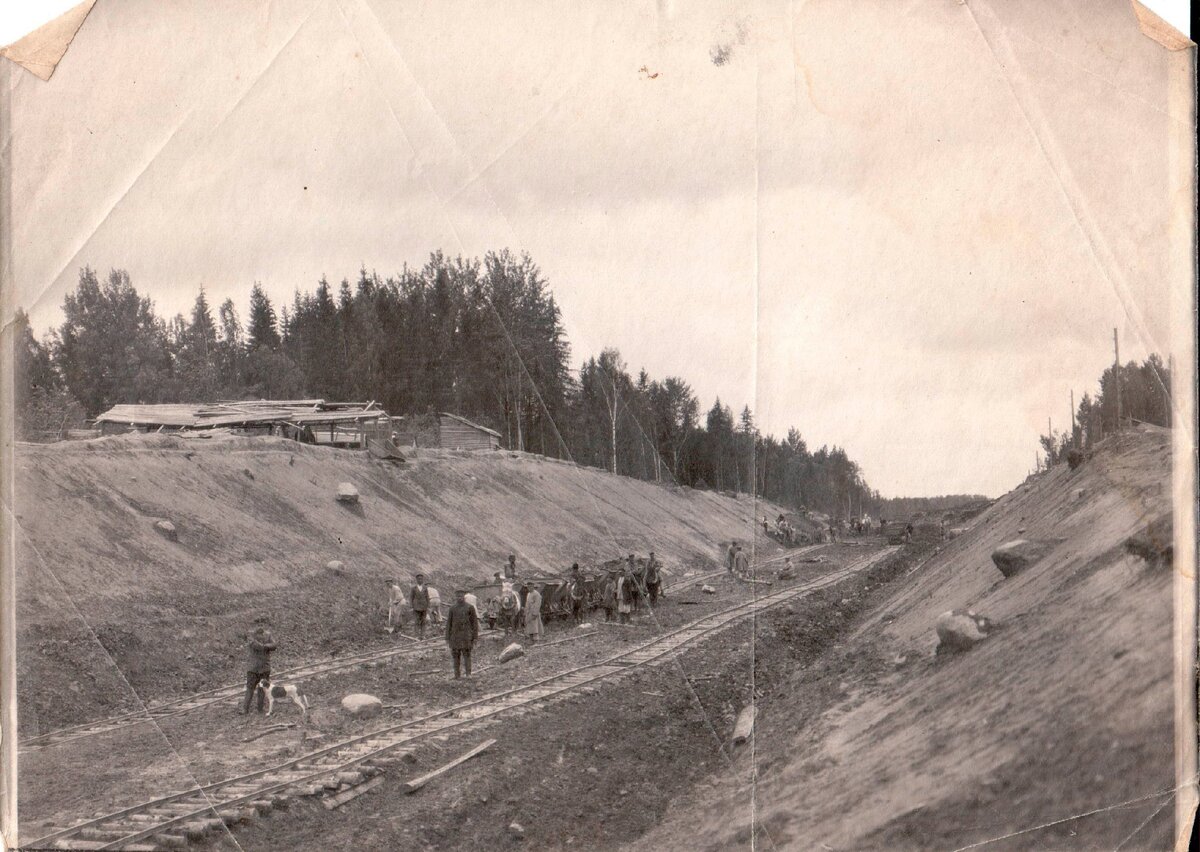Работа на трассе с отвозкой грунта из карьера (устройство выемки). Бологое-Полоцкая дорога