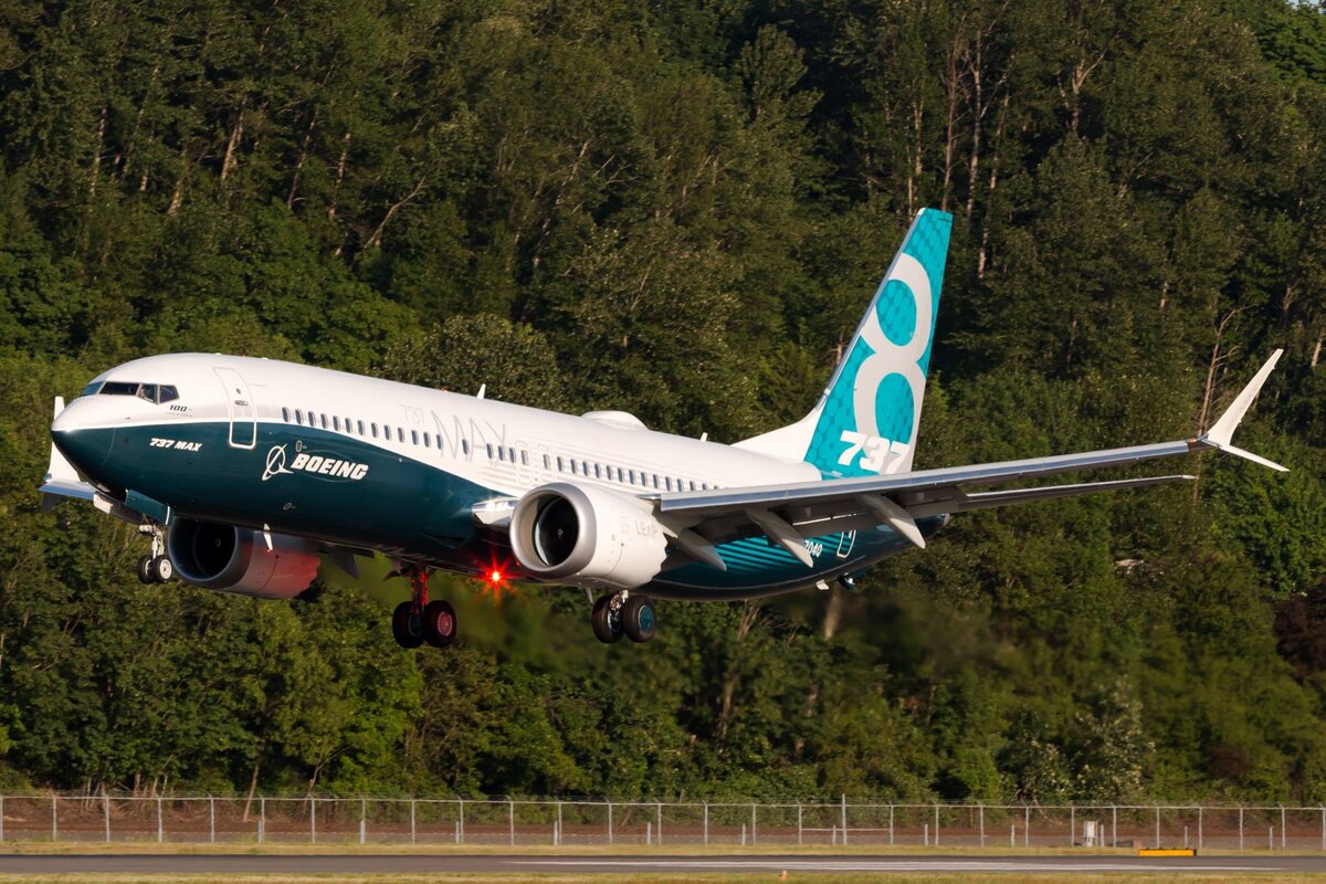 737 Max 8