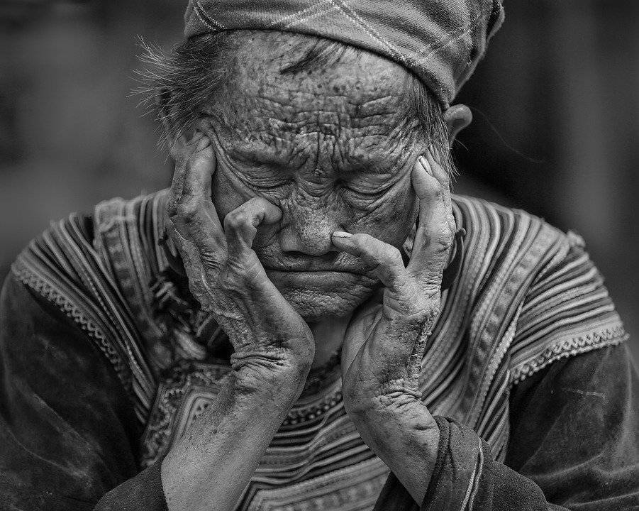https://cdn.pixabay.com/photo/2017/10/20/10/15/woman-2870659_960_720.jpg